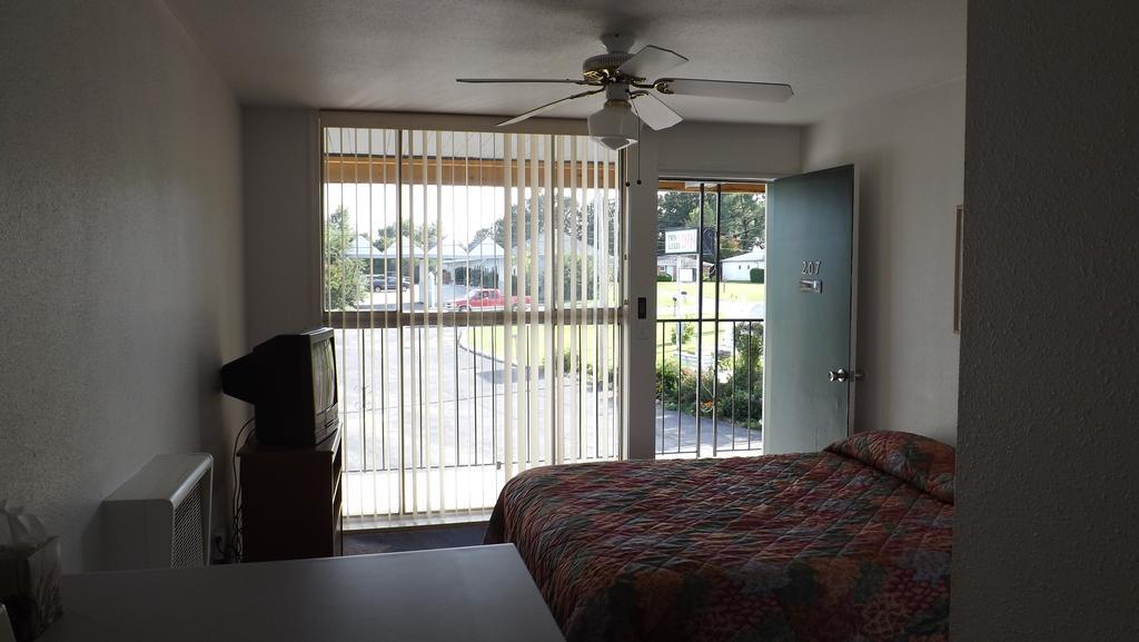 Twin Lakes Inn Bull Shoals Δωμάτιο φωτογραφία